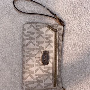 Michael kors wristlet